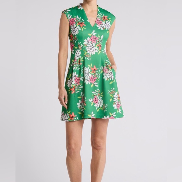 Vince Camuto Dresses & Skirts - Vince Camuto Green Floral Scuba Knit Fit and Flare Dress Size 8